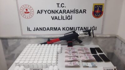 Afyonkarahisar’da jandarma tarafından gerçekleştirilen uyuşturucu operasyonunda 5 bin 258 adet