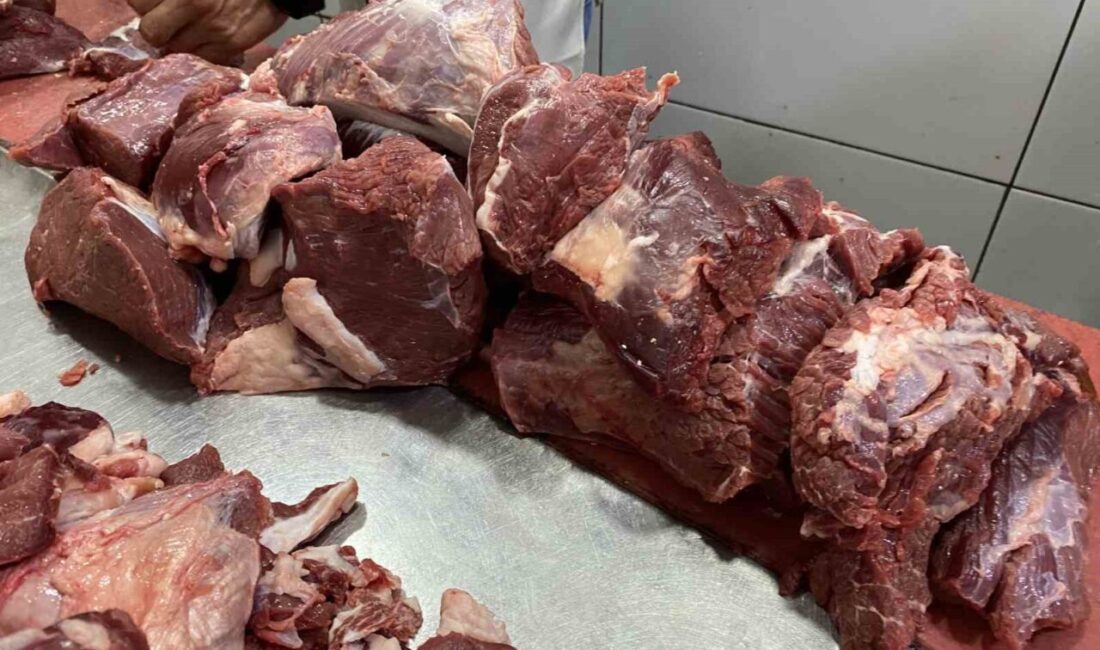 Eskişehir’de kasaplık yapan Kadir Şen, kurban etinin 12 saat dinlenmeden