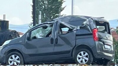 Kütahya’nın Tavşanlı ilçesinde meydana gelen trafik kazasında hafif ticari aracın