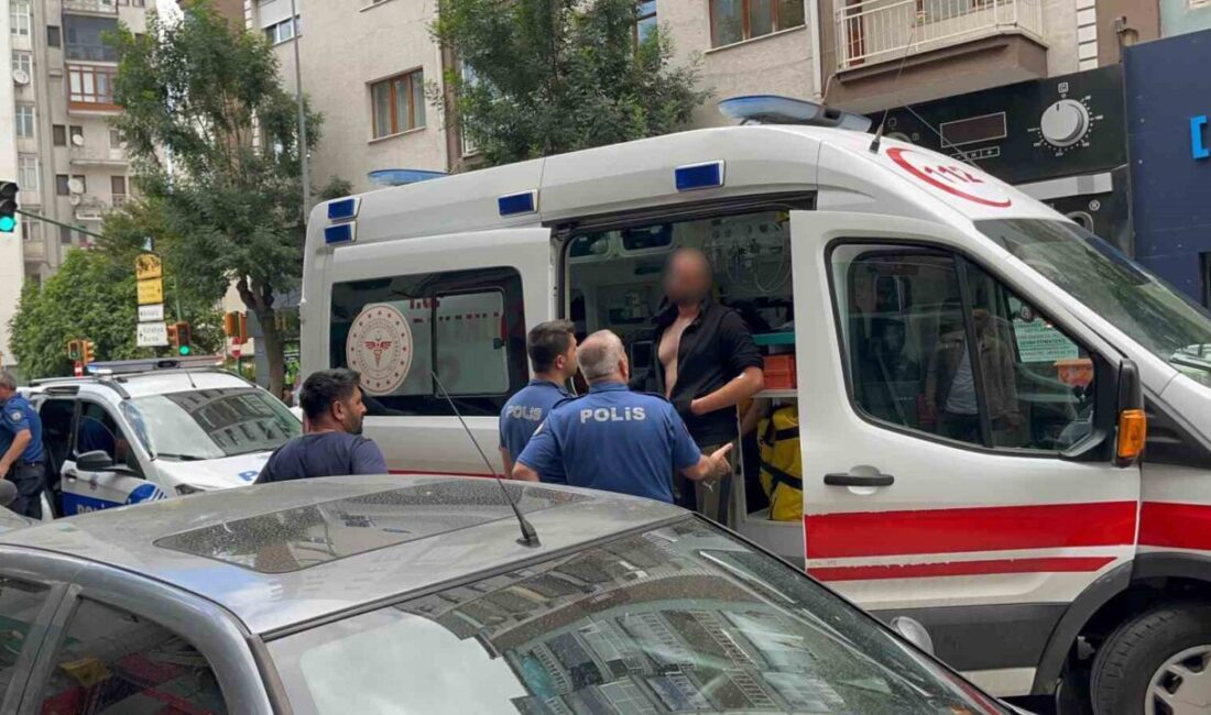 Eskişehir’de sürücüsünün direksiyon hakimiyetini kaybettiği otomobil park halindeki 2 araca