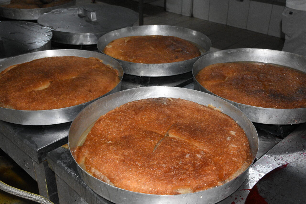 AFYONKARAHİSAR (AA) – Afyonkarahisar'ın coğrafi işaret tescilli lezzeti ekmek kadayıfı,