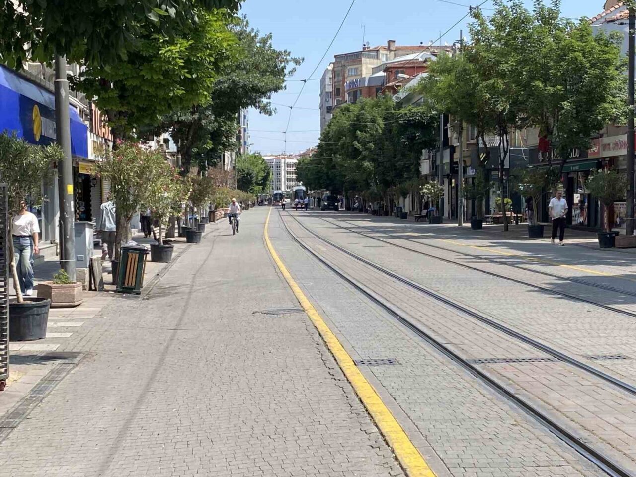 Eskişehir’de Kurban Bayramı’nın 3’üncü gününde çarşı sokaklarında sessizlik hakim oldu.