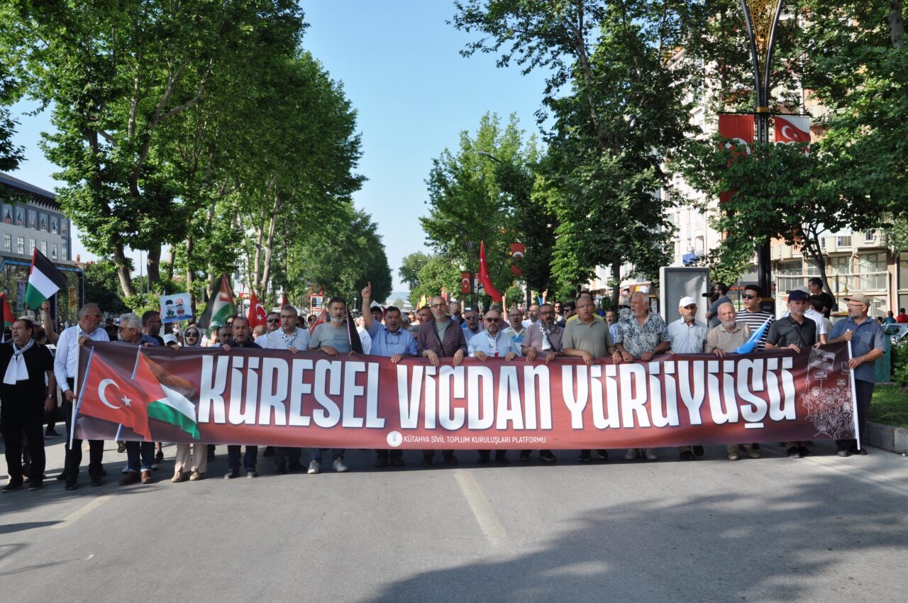 Kütahya’da, İsrail’in Gazze’ye yönelik saldırılarını protesto etmek ve Gazze’ye destek