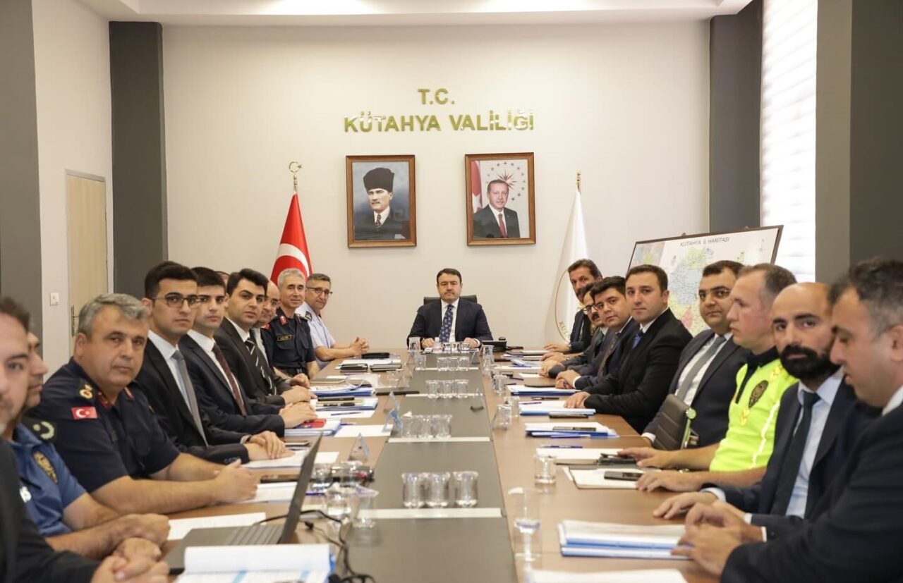 Kütahya’da İl Güvenlik ve Asayiş Toplantısı, Vali Musa Işın’ın başkanlığında