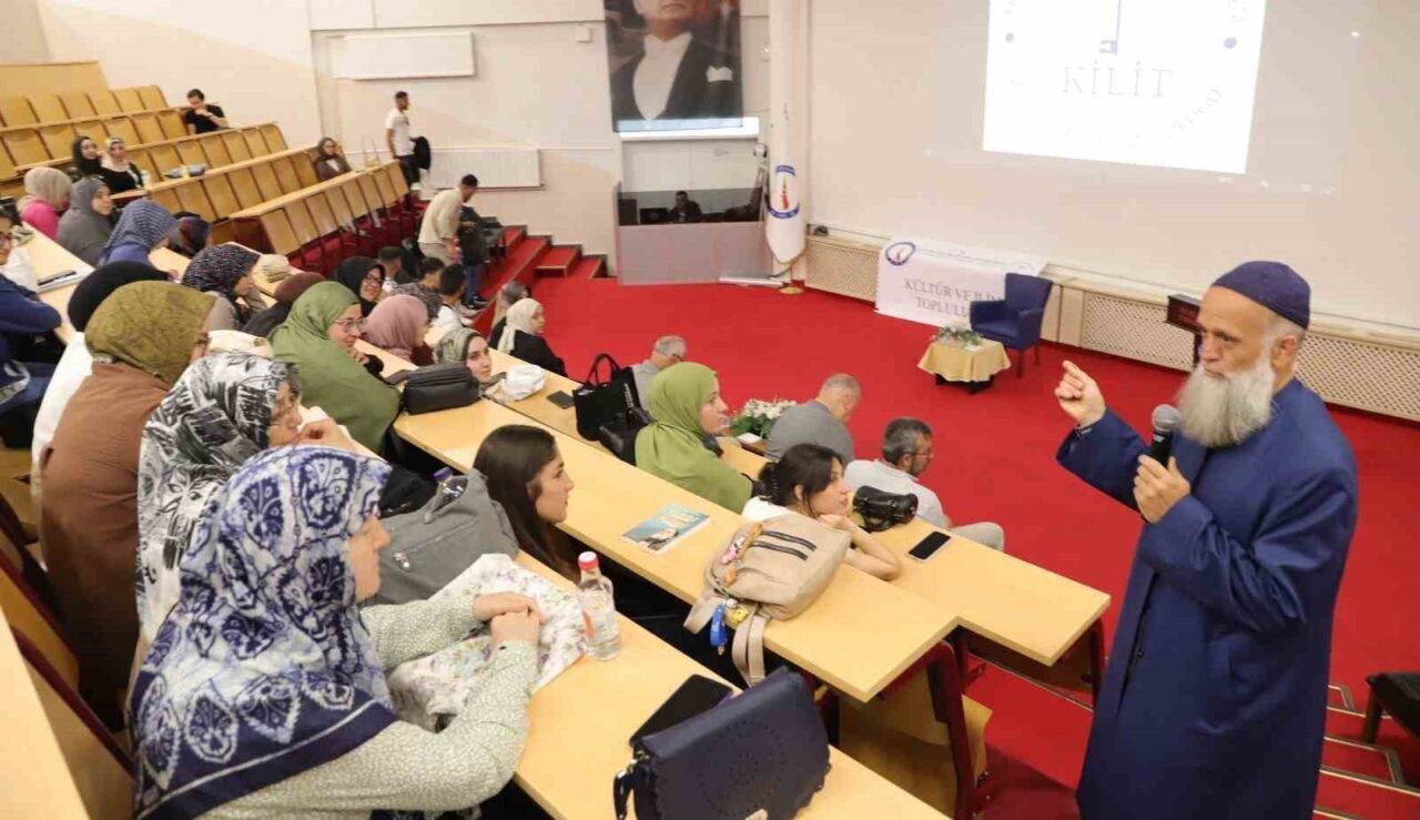 Kütahya Dumlupınar Üniversitesi’nde (DPÜ) düzenlenen “İmanda Diriliş” konulu konferansa Op.