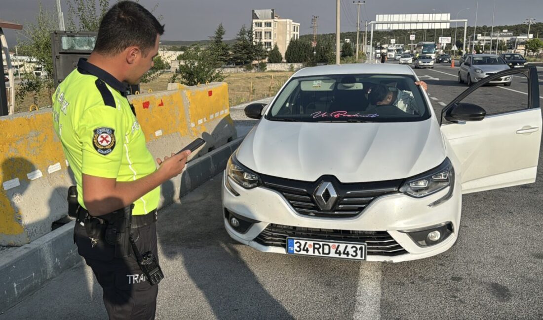 Kütahya'da usulsüz çakar lamba kullanan aracın sürücüsüne ve sahibine toplamda