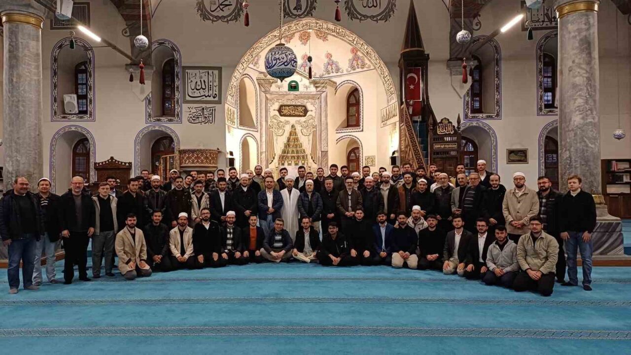 Kütahya İl Müftülüğü tarafından her hafta düzenlenen geleneksel sabah namazı