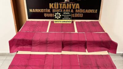 Kütahya'da uyuşturucu operasyonunda gözaltına alınan 3 zanlıdan 2'si tutuklandı.
