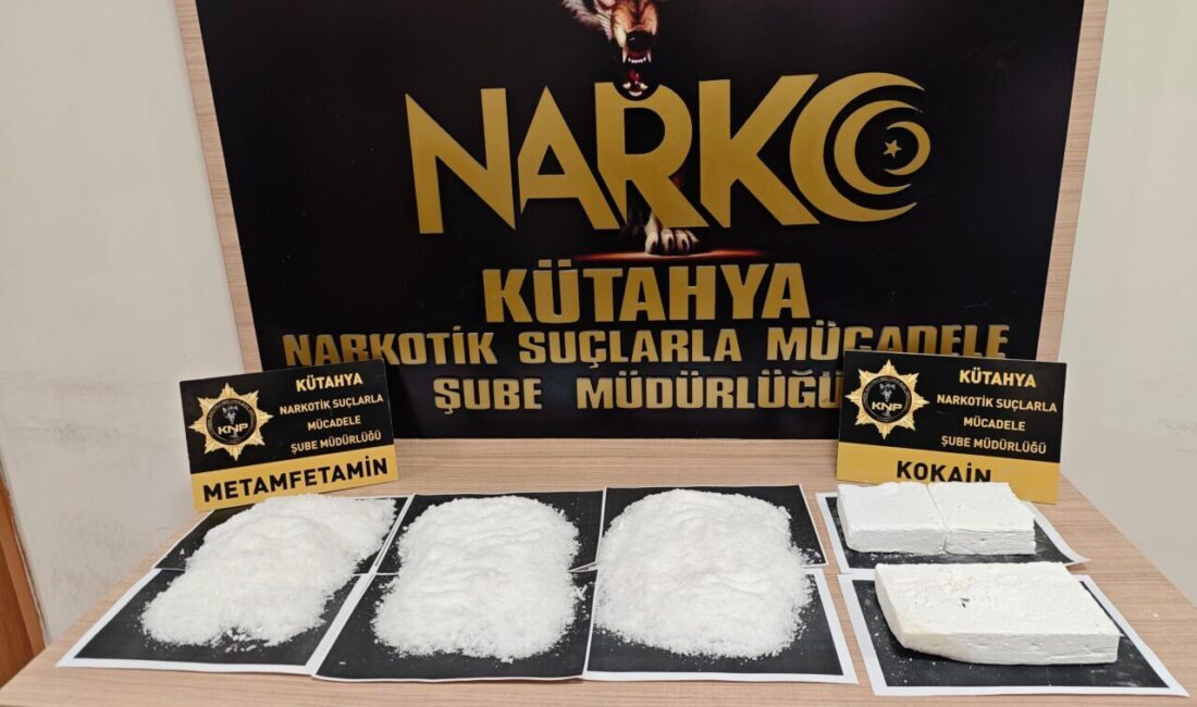  Kütahya'da düzenlenen uyuşturucu operasyonunda gözaltına alınan 3 zanlı tutuklandı.
