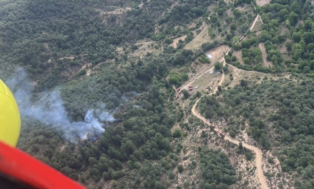 Kütahya’nın Simav ilçesinde tarım alanında başlayıp ormanlık alana sıçrayan yangında