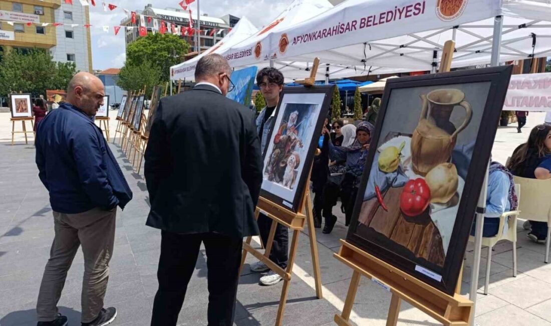 Afyonkarahisar’da lise öğrencilerinin açtığı resim sergisi vatandaşlardan tarafından büyük ilgi