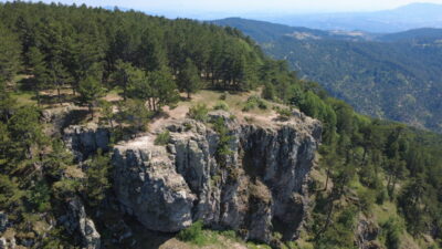  Manisa'nın Demirci ilçesindeki "Gelin Uçtu Kayalıkları" tabiat parkı olarak belirlendi.