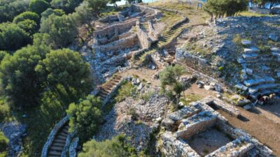  Muğla'nın Marmaris ilçesindeki Amos Antik Kenti'nin tiyatro yapısı orkestra bölümünün