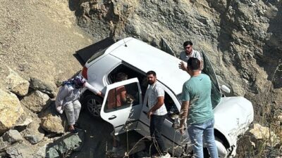 Manisa'nın Akhisar ilçesinde menfeze düşen otomobildeki 12 yaşındaki çocuk hayatını