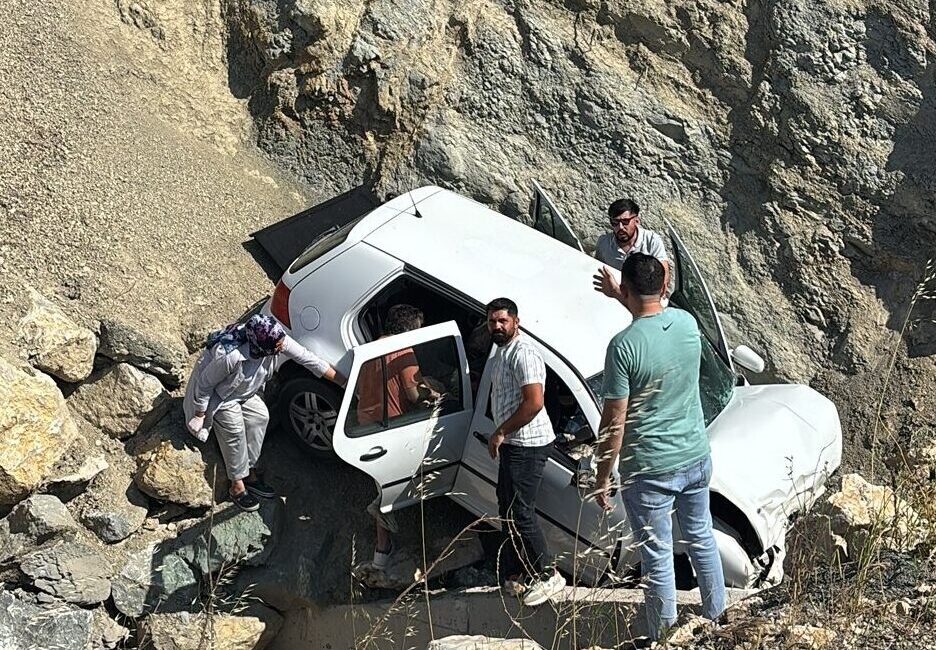 Manisa'nın Akhisar ilçesinde menfeze düşen otomobildeki 12 yaşındaki çocuk hayatını