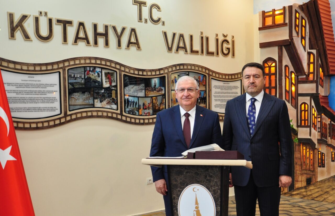 Milli Savunma Bakanı Yaşar Güler, Kütahya Valiliğine ziyarette bulundu.