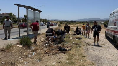 İzmir'in Menderes ilçesinde motosikletin otobüs durağında bekleyen yayaya çarptığı kazada