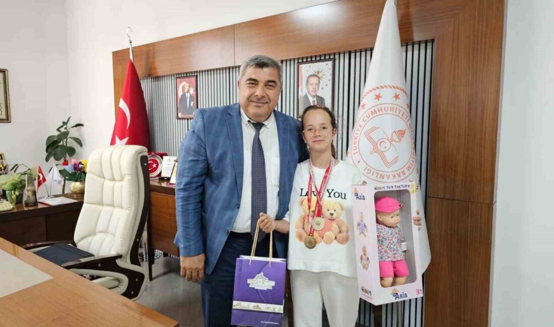 Otizm yıldız kızlar kategorisinde Türkiye Şampiyonu olan Afyonkarahisar Ekrem Yavuz