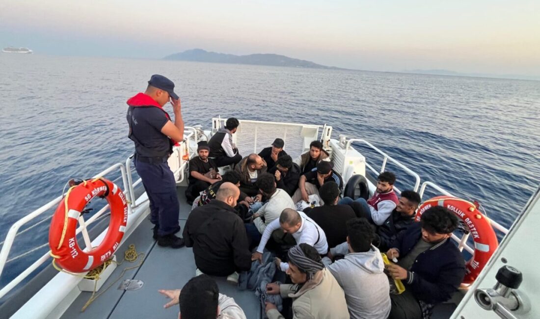  Muğla'nın Marmaris ve Datça ilçesi açıklarında 44 düzensiz göçmen kurtarıldı,