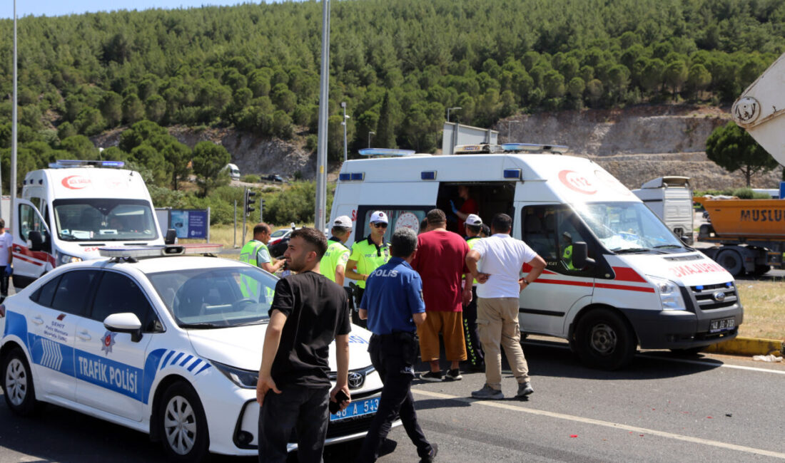  Muğla'nın Menteşe ilçesinde beton mikserinin otomobile çarpması sonucu 2'si ağır