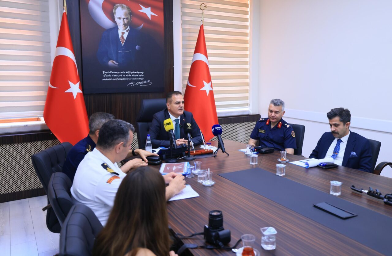 Muğla Valisi İdris Akbıyık, havaların ısınmasıyla kentte hava ve kara