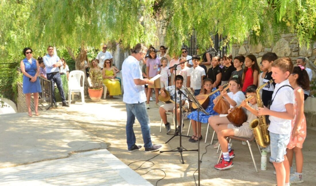Muğla'nın Bodrum ilçesinde düzenlenen "Hikayeler ve Resimlerle Bodrum Tarihi" adlı