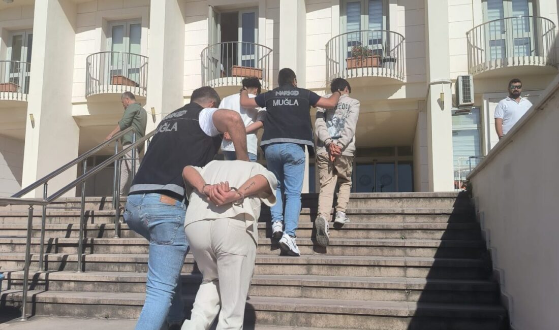 Muğla’nın Bodrum ilçesinde uyuşturucu ticareti yaptıkları iddiasıyla gözaltına alınan 3