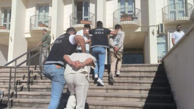 Muğla’nın Bodrum ilçesinde uyuşturucu ticareti yaptıkları iddiasıyla gözaltına alınan 3