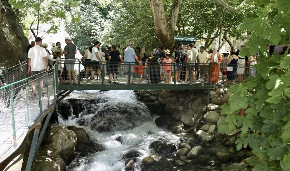 Muğla’nın Seydikemer ilçesindeki Saklıkent Kanyonu’nda, Kurban Bayramı’nın üçüncü gününde yoğunluk