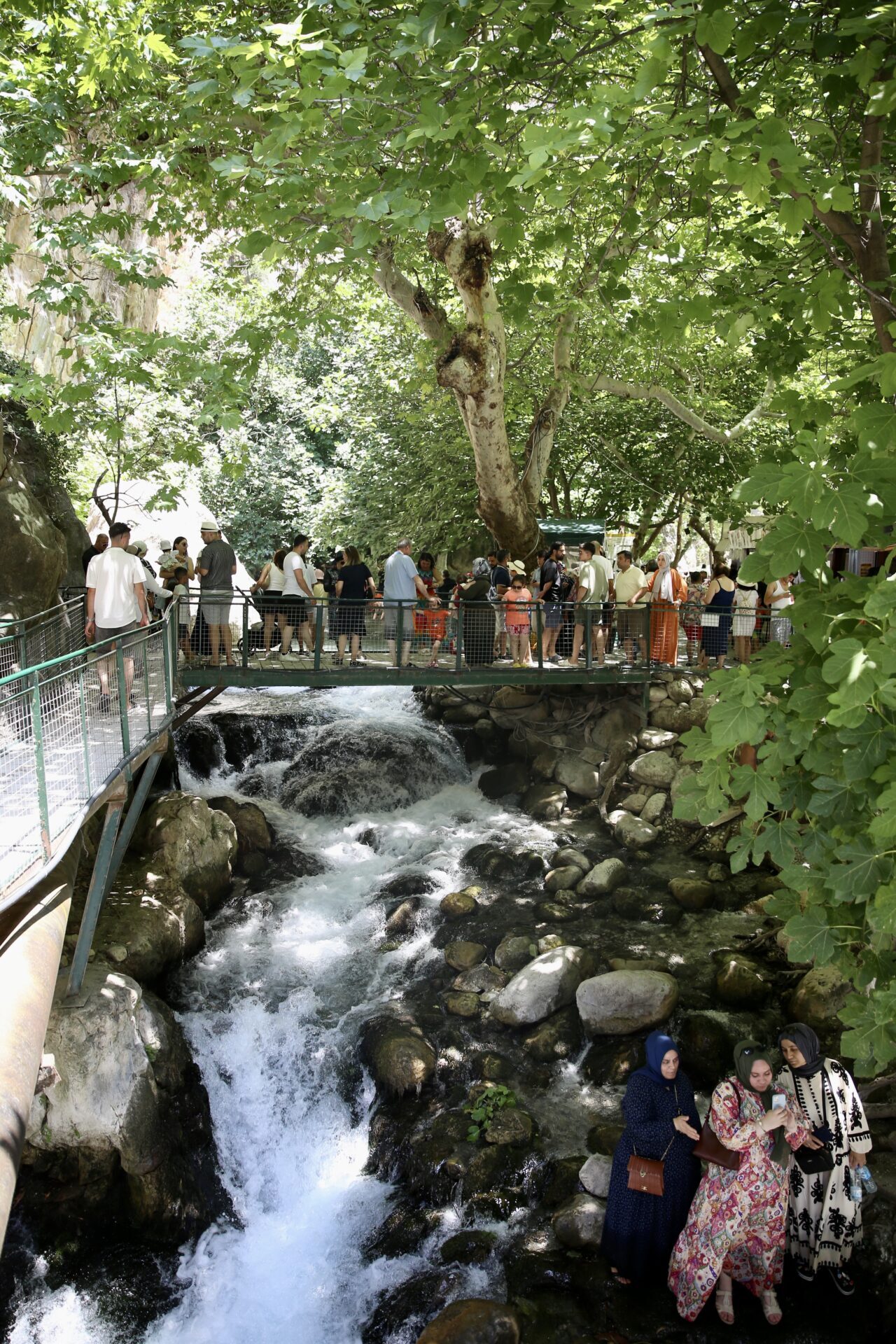 Muğla’nın Seydikemer ilçesindeki Saklıkent Kanyonu’nda, Kurban Bayramı’nın üçüncü gününde yoğunluk