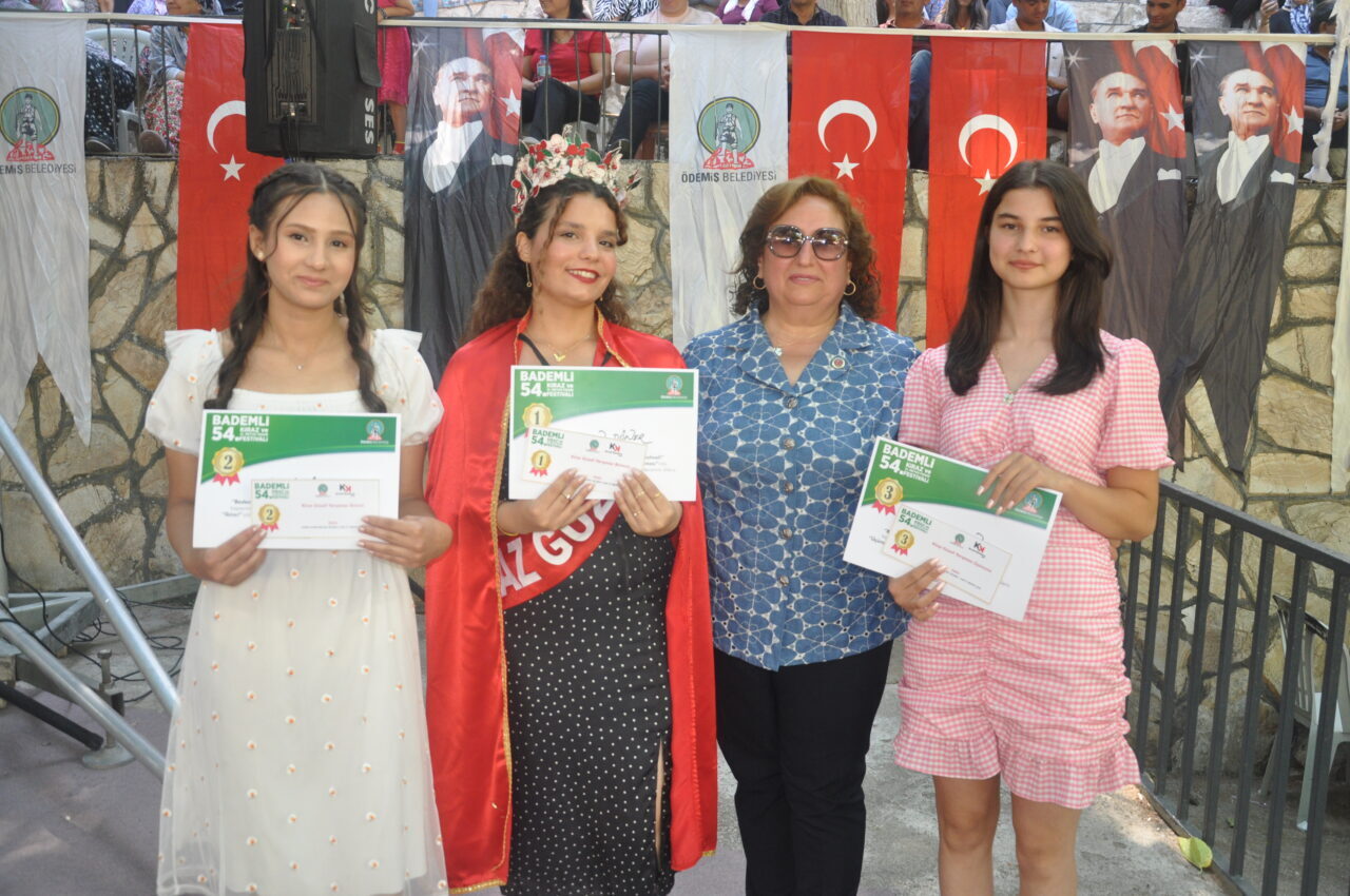 Ödemiş’in Bademli Mahallesi’nde, 54. Kiraz ve 21. Meyve Fidanı Festivali