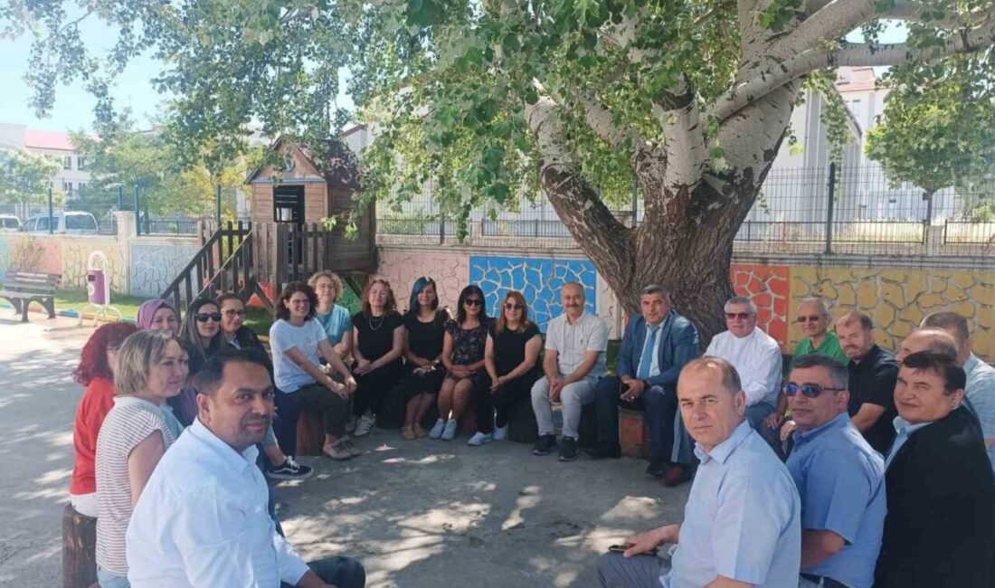 Afyonkarahisar’da öğretmenlere yönelik Mesleki Çalışmalar toplantısı başladı.
