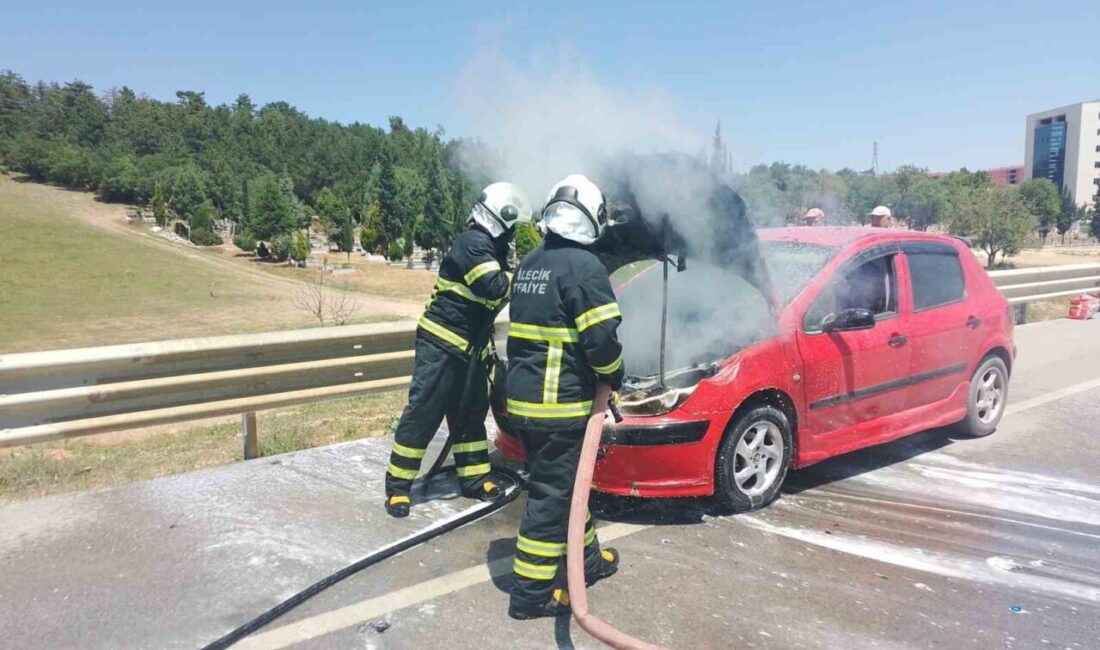 Otomobilin motor kısmında çıkan yangını itfaiye ekipleri söndürdü Bilecik’te seyir halindeki otomobilin motor kısmında çıkan yangın itfaiye ekiplerinin