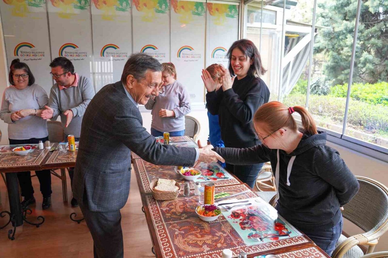 Tepebaşı Belediyesi örnek projeleri arasında yer alan Gökkuşağı Kafe, özel