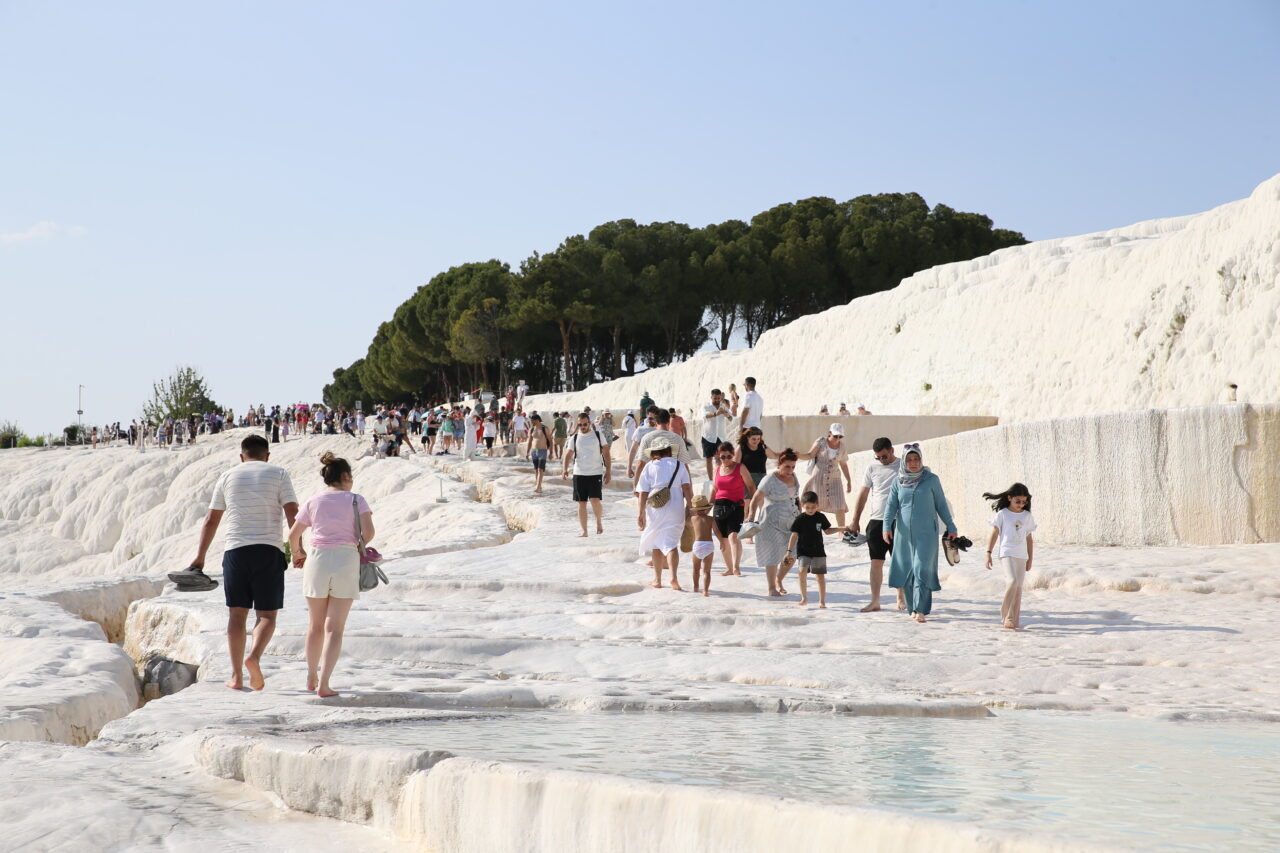 Türkiye’nin en önemli turizm destinasyonlarından Pamukkale, Kurban Bayramı tatilinde 53
