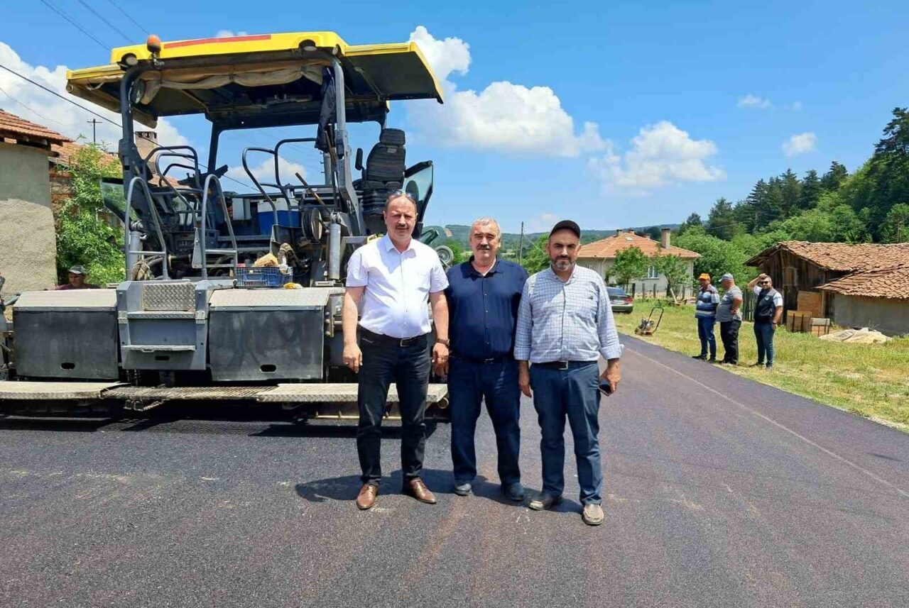 Bilecik’in Pazaryeri ilçesinde köy yollarının standardı yükseliyor. İl Özel İdaresi