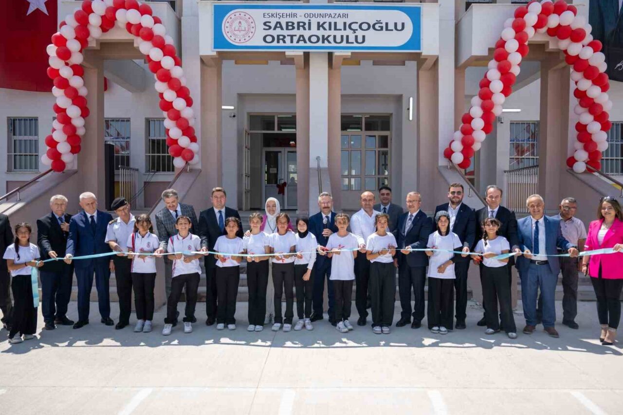 Eskişehir’de Sabri Kılıçoğlu Ortaokulu ve Süleyman Şah Anadolu Lisesi’nin açılış