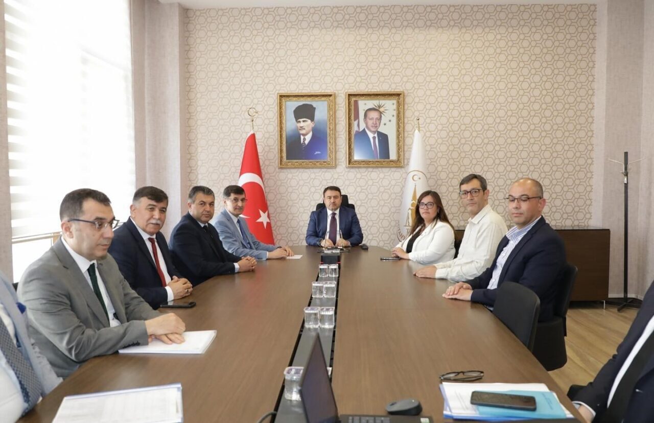 Kütahya’da sahipsiz hayvanların korunmasına yönelik önemli bir adım daha atıldı.