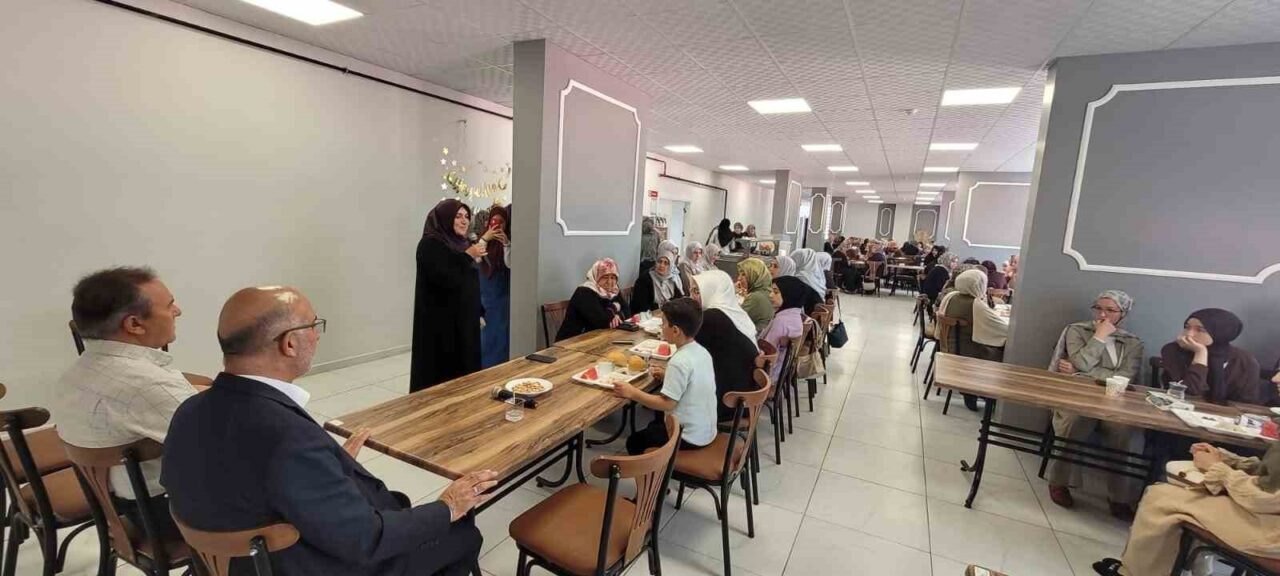 Afyonkarahisar’ın köklü hafızlık kurumlarından Sarıkız (Davut Ayşe Okyar) Yatılı Hafızlık