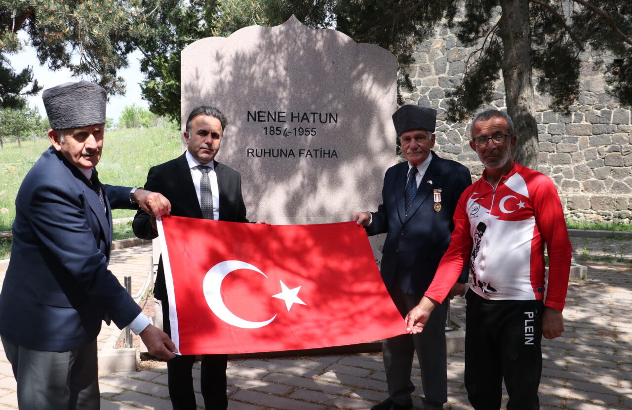 İzmir’de yaşayan Orhan Kotluk, “93 Harbi” kahramanlarından Erzurumlu Nene Hatun