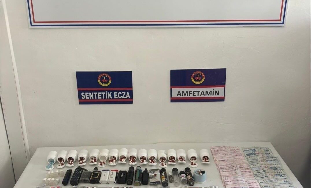 Şehzadeler'de ev ve iş yerinin deposunda uyuşturucu madde ele geçirilen