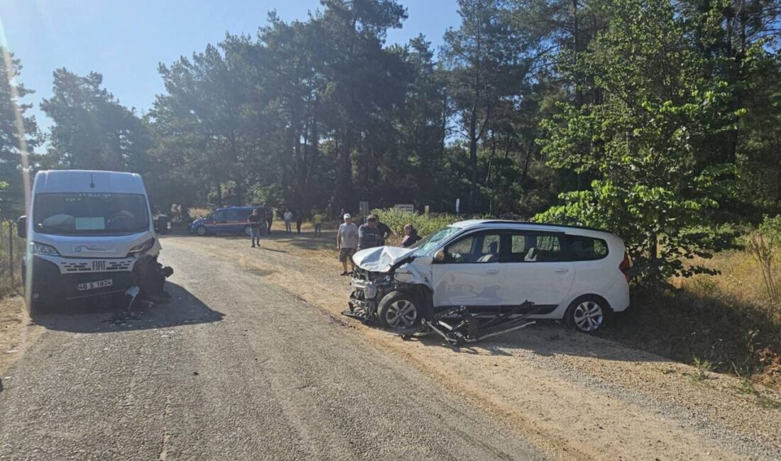 Muğla'nın Ula ilçesinde servis minibüsü ile otomobilin çarpışması sonucu 9