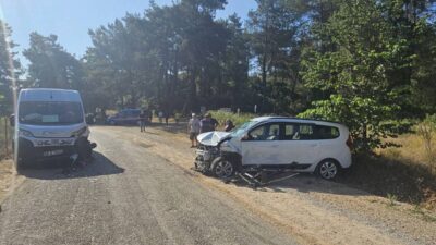 Muğla'nın Ula ilçesinde servis minibüsü ile otomobilin çarpışması sonucu 9