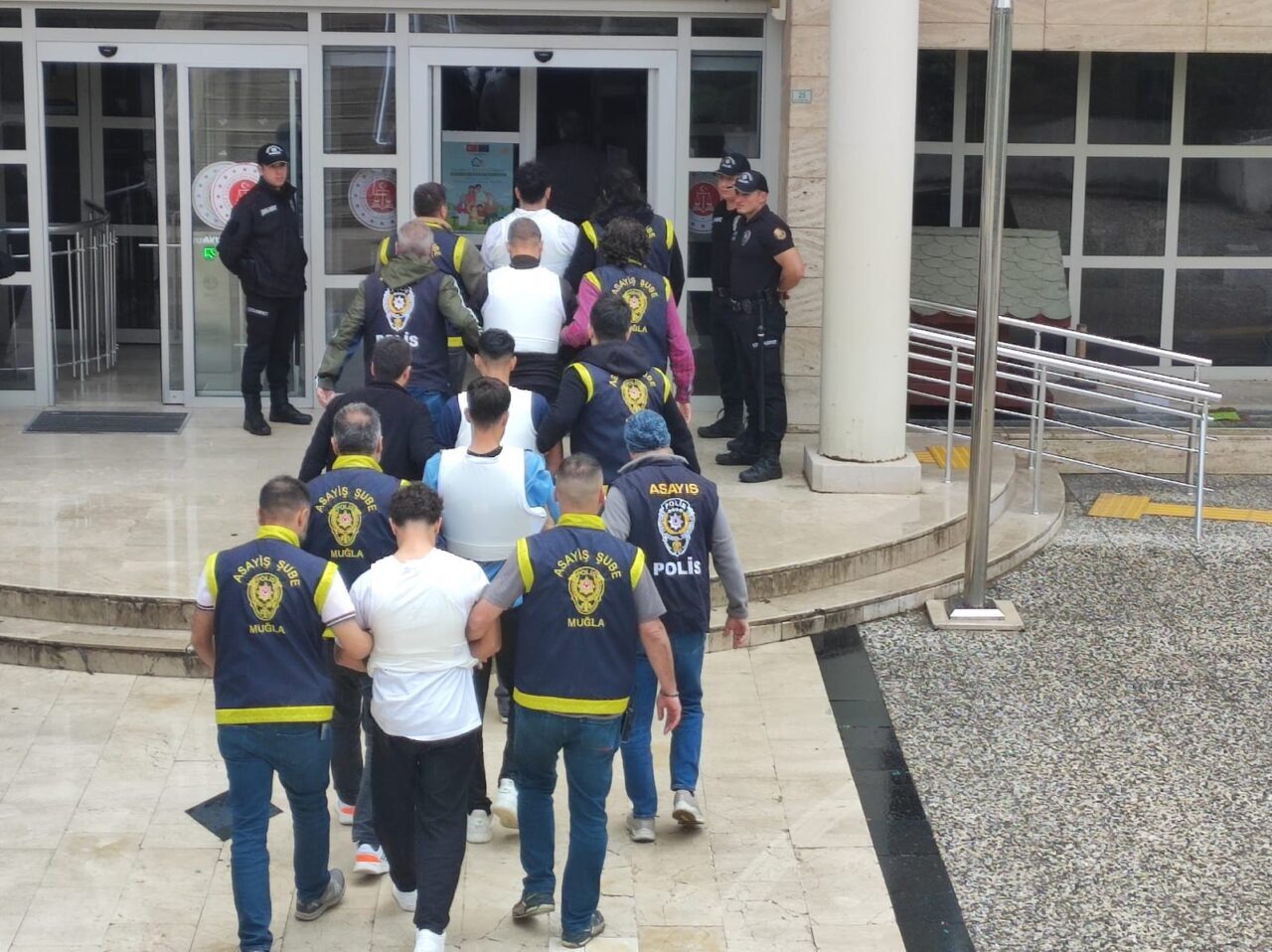 Muğla'nın Menteşe ilçesinde bir kişinin yaralandığı silahlı saldırıya ilişkin gözaltına