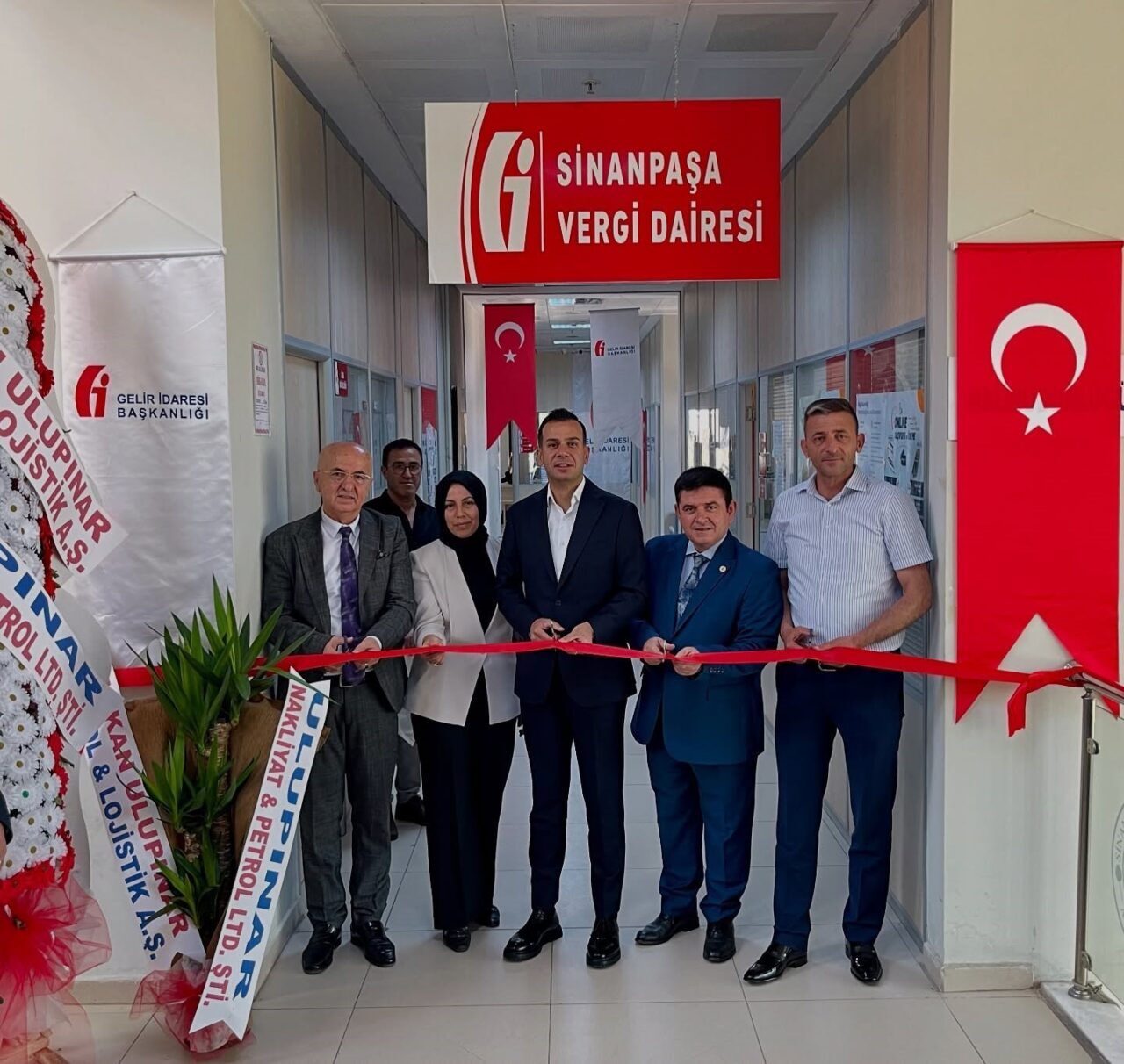 Afyonkarahisar’ın Sinanpaşa ilçesinde Vergi Dairesi törenle hizmete açıldı.