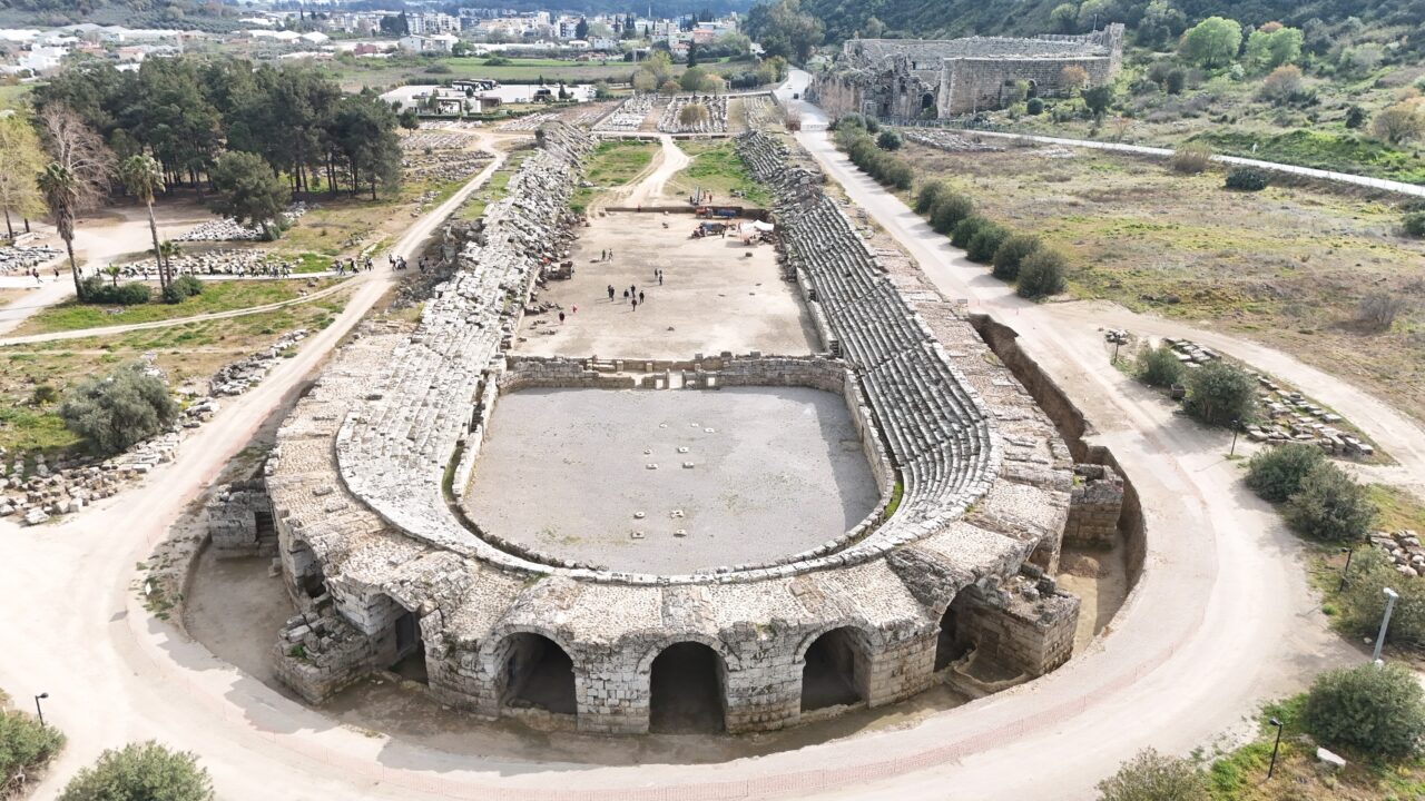  Şişecam, Perge Antik Kenti'nde gerçekleştirilen kazılarda ortaya çıkan cam fırınları