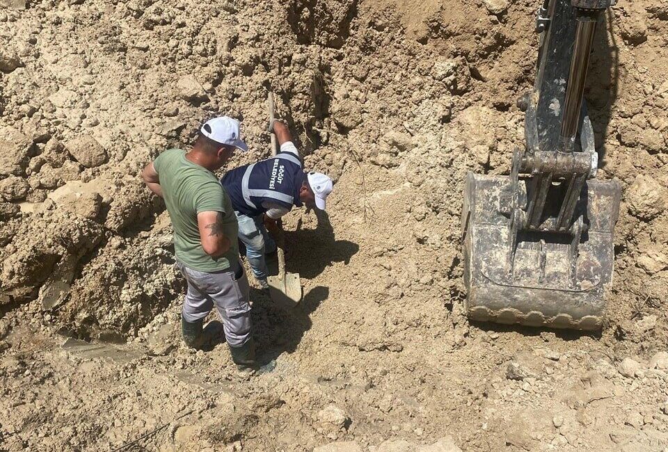 Söğüt Belediye Başkanı Ferhat Durgut, TOKİ inşaatının döküm çalışmaları sırasında