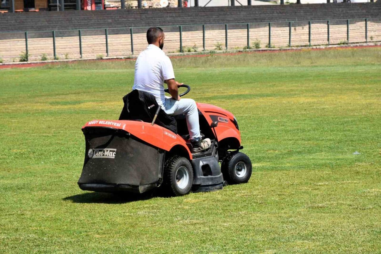 Bilecik’in Söğüt ilçesinde, Belediye Park ve Bahçeler Müdürlüğü ekipleri tarafından