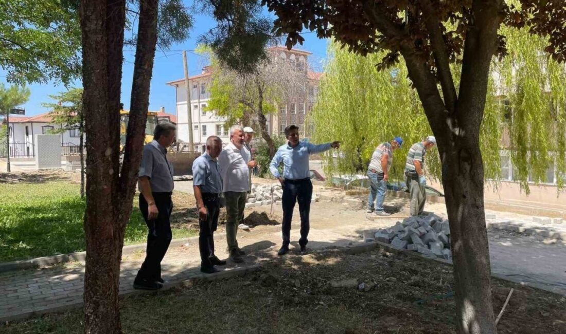 Bilecik’in Söğüt ilçesinde bulunan İsmail Çetin Parkı belediye ekiplerince yenileniyor.