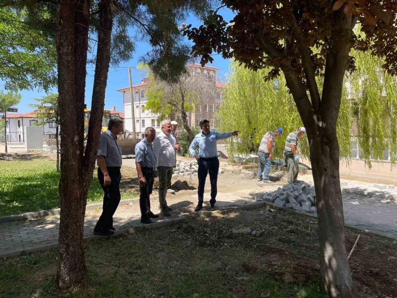 Bilecik’in Söğüt ilçesinde bulunan İsmail Çetin Parkı belediye ekiplerince yenileniyor.